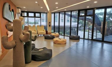 FOR RENT - ELEGANT STUDIO WITH PARKING IN SOLINEA TOWER 3 (LAZULI), AYALA CEBU. FURNISHED.