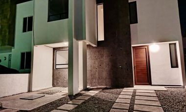NUEVA Moderna y funcional casa en renta en Zen Life I, 3 REC, 2.5 BAÑOS