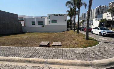 Lote en venta en ESQUINA sobre Blvd. América, en Lomas de Angelópolis, enfrente de SONATA