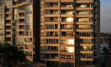 Departamento en venta con vista al Ríos, Guayaquil Tennis Club - Samborondón