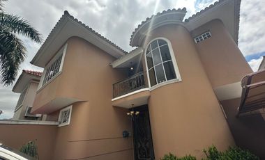 casa en alquiler Samborondón Urb. Aquamarina