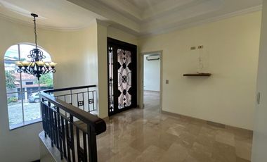 casa en alquiler Samborondón Urb. Aquamarina