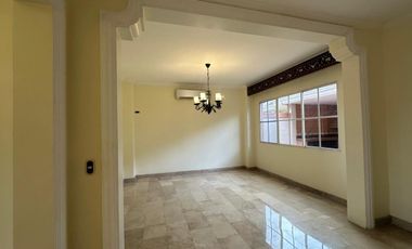 casa en alquiler Samborondón Urb. Aquamarina