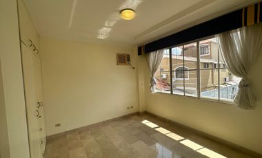 casa en alquiler Samborondón Urb. Aquamarina