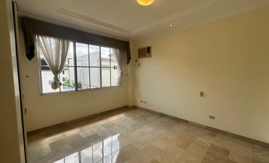 casa en alquiler Samborondón Urb. Aquamarina
