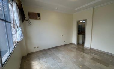 casa en alquiler Samborondón Urb. Aquamarina