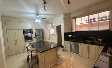 casa en alquiler Samborondón Urb. Aquamarina