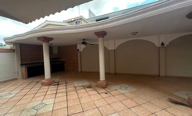 casa en alquiler Samborondón Urb. Aquamarina