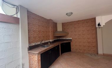 casa en alquiler Samborondón Urb. Aquamarina