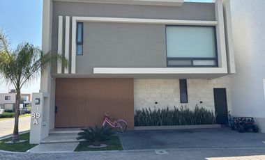 ¡Vive con confort y exclusividad en esta espectacular casa en venta!