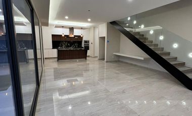 ¡Vive con confort y exclusividad en esta espectacular casa en venta!