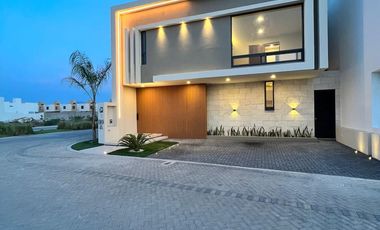 ¡Vive con confort y exclusividad en esta espectacular casa en venta!