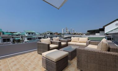 Jomtien Yacht Club property with private Boat Mooring