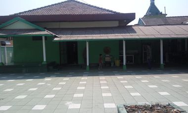 Rumah antik cocok untuk quest house di tengah kota Madiun Jawa Timur