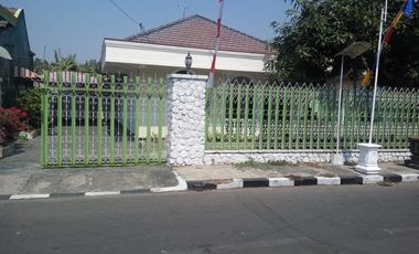 Rumah antik cocok untuk quest house di tengah kota Madiun Jawa Timur