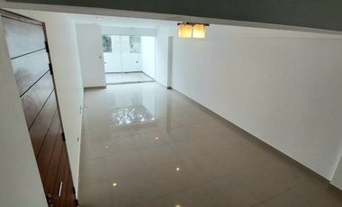 Departamento en 1er piso elevado San Borja