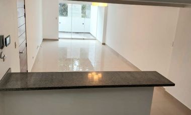 Departamento en 1er piso elevado San Borja