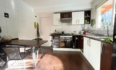 CASA EN VENTA EN HUECHURABA A PASOS DE COLEGIOS GRACE Y LINCOLN