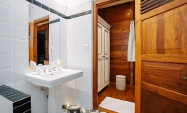 Dijual Ribka Hotel Banda Neira Maluku Lokasi Super Strategis Cocok Untuk Investasi