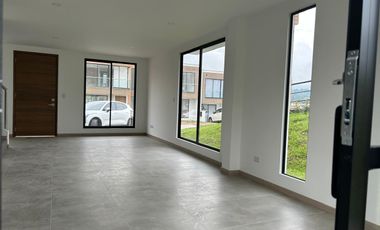 PRECIOSA Y AMPLÍSIMA CASA ESQUINERA  DE 120 M2 EN EL SECTOR DE LA FLORIDA