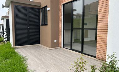 PRECIOSA Y AMPLÍSIMA CASA ESQUINERA  DE 120 M2 EN EL SECTOR DE LA FLORIDA