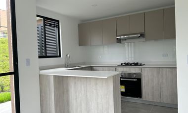 PRECIOSA Y AMPLÍSIMA CASA ESQUINERA  DE 120 M2 EN EL SECTOR DE LA FLORIDA