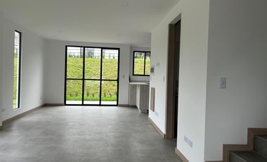 PRECIOSA Y AMPLÍSIMA CASA ESQUINERA  DE 120 M2 EN EL SECTOR DE LA FLORIDA