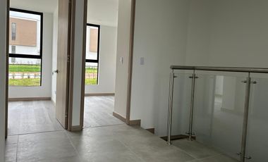 PRECIOSA Y AMPLÍSIMA CASA ESQUINERA  DE 120 M2 EN EL SECTOR DE LA FLORIDA