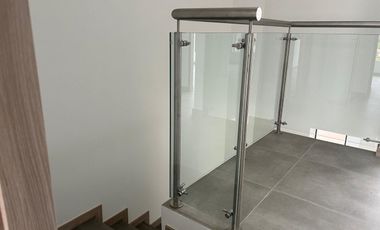 PRECIOSA Y AMPLÍSIMA CASA ESQUINERA  DE 120 M2 EN EL SECTOR DE LA FLORIDA