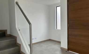 PRECIOSA Y AMPLÍSIMA CASA ESQUINERA  DE 120 M2 EN EL SECTOR DE LA FLORIDA