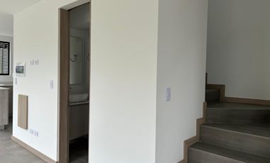 PRECIOSA Y AMPLÍSIMA CASA ESQUINERA  DE 120 M2 EN EL SECTOR DE LA FLORIDA