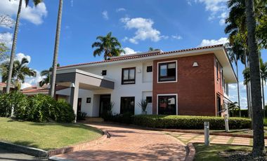 Vendo espectacular casa en exclusivo conjunto cerrado, Malabar, Cerritos, Pereira
