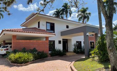 Vendo espectacular casa en exclusivo conjunto cerrado, Malabar, Cerritos, Pereira