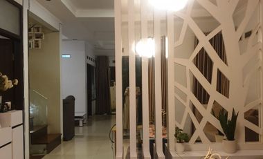 RUMAH CIATEUL SIAP HUNI 2 LANTAI TENGAH KOTA