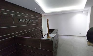 En venta 2 oficinas unidas que suman 215m2 / 3 privados / amplia sala reuniones Calle Amunátegui