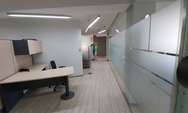 En venta 2 oficinas unidas que suman 215m2 / 3 privados / amplia sala reuniones Calle Amunátegui