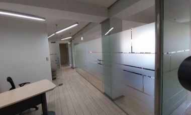 En venta 2 oficinas unidas que suman 215m2 / 3 privados / amplia sala reuniones Calle Amunátegui