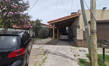 Ituzaingo - Venta - Casa en Block 3 Amb Al Frente - 3 y 2 Ambientes Al Fondo