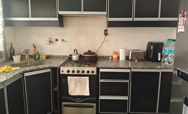 Ituzaingo - Venta - Casa en Block 3 Amb Al Frente - 3 y 2 Ambientes Al Fondo