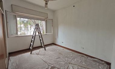 Ituzaingo - Venta - Casa en Block 3 Amb Al Frente - 3 y 2 Ambientes Al Fondo