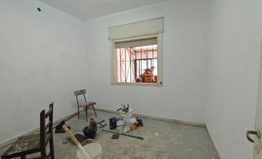 Ituzaingo - Venta - Casa en Block 3 Amb Al Frente - 3 y 2 Ambientes Al Fondo