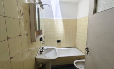 Ituzaingo - Venta - Casa en Block 3 Amb Al Frente - 3 y 2 Ambientes Al Fondo