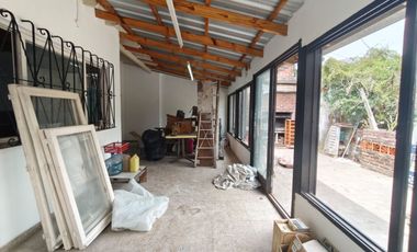 Ituzaingo - Venta - Casa en Block 3 Amb Al Frente - 3 y 2 Ambientes Al Fondo