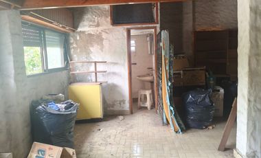 Ituzaingo - Venta - Casa en Block 3 Amb Al Frente - 3 y 2 Ambientes Al Fondo
