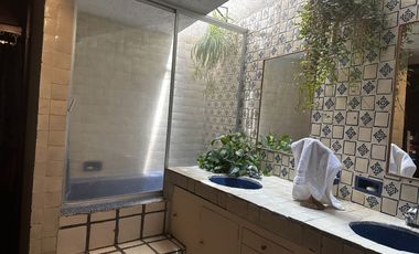 Bellísima Casa en Calle Privada con Vista Al Bosque en Lomas Anáhuac.