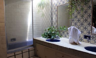 Bellísima Casa en Calle Privada con Vista Al Bosque en Lomas Anáhuac.