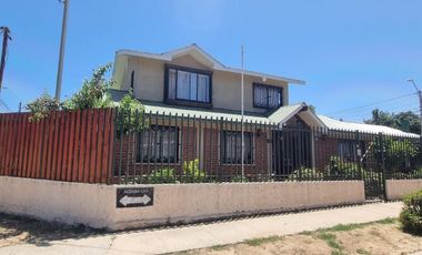 HERMOSA CASA INDIVIDUAL, SOLEADA Y BIEN UBICADA EN VILLA ALEMANA