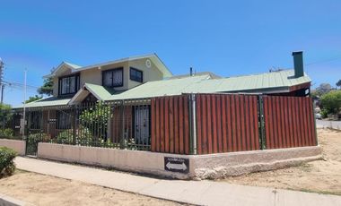 HERMOSA CASA INDIVIDUAL, SOLEADA Y BIEN UBICADA EN VILLA ALEMANA
