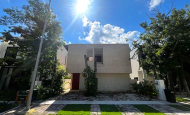 Casa en venta en Sendero Parque Gell, Playa del Carmen, Quintana Roo BR54