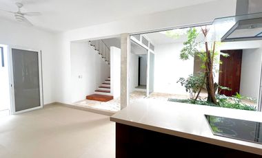 Casa en venta en Sendero Parque Gell, Playa del Carmen, Quintana Roo BR54